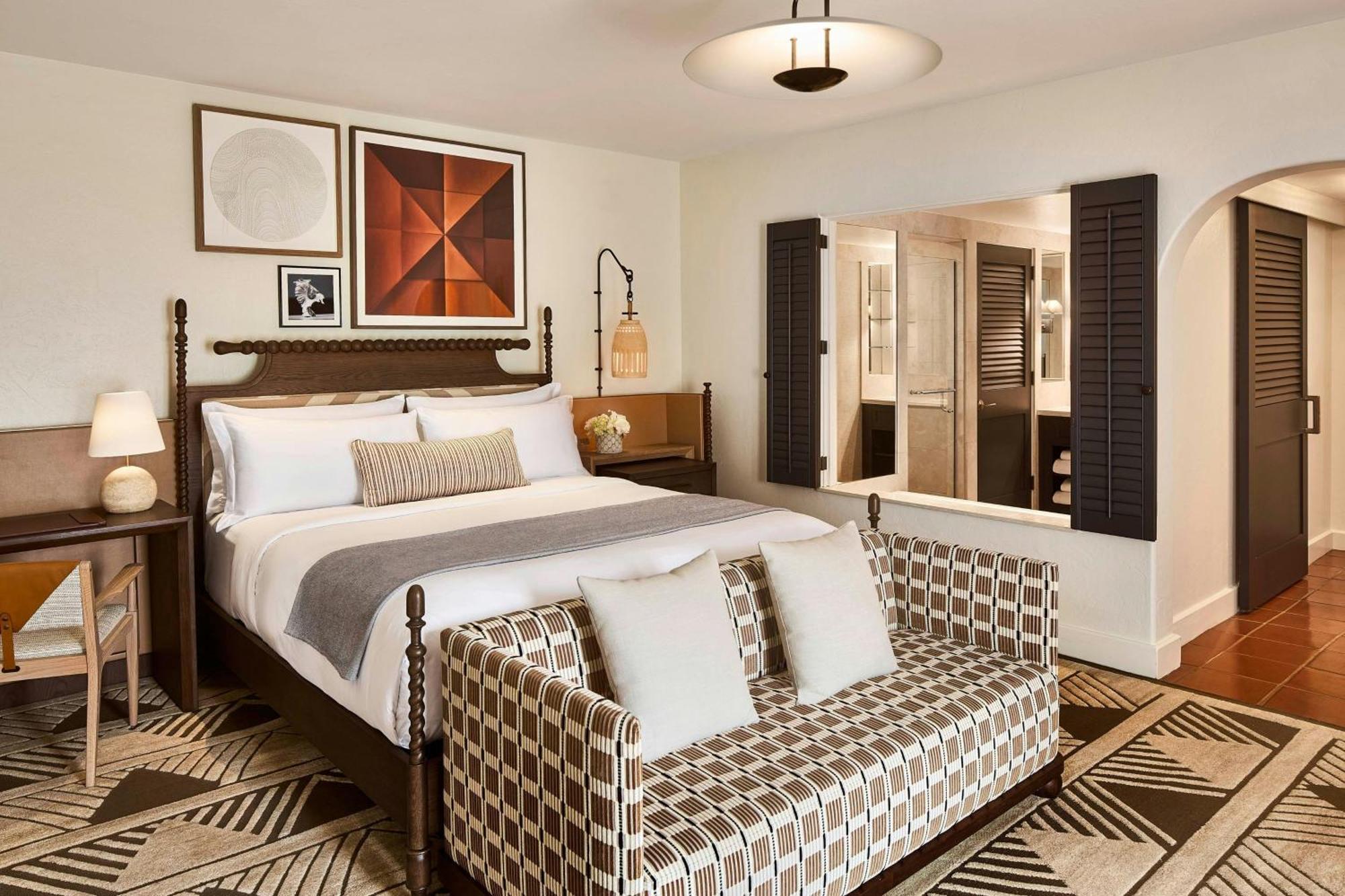 Deluxe King Guest Room Balcony Garden View