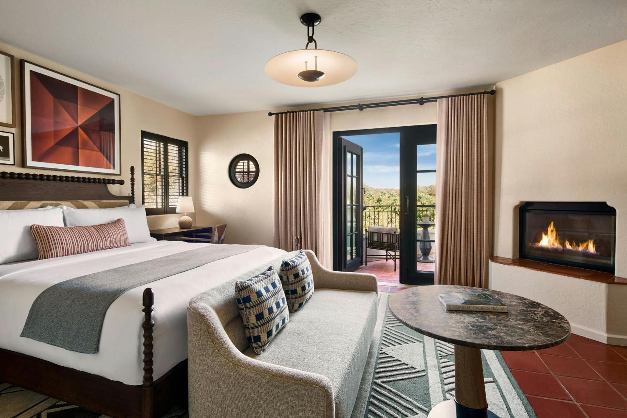 Deluxe King Guest Room Balcony Garden View